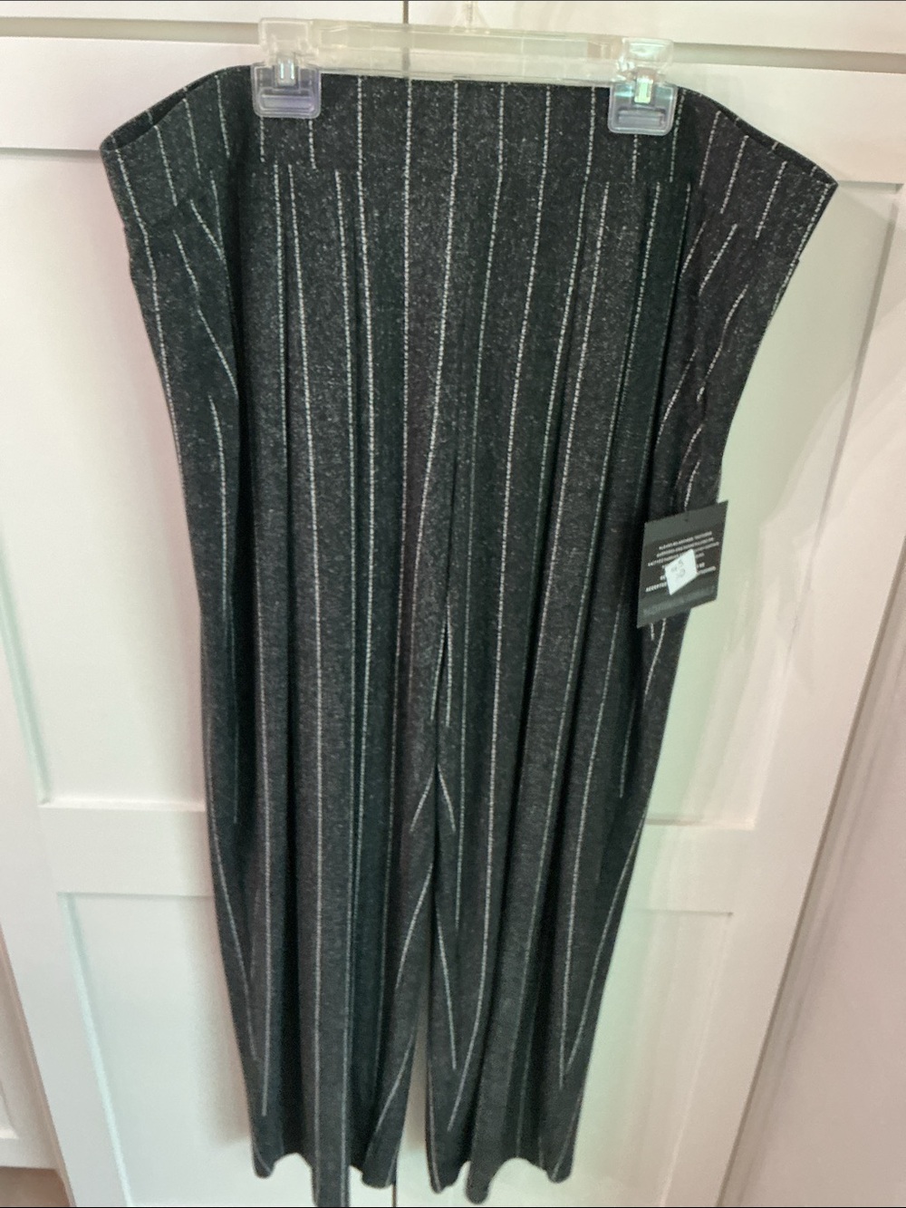 Norma Kamali Low rise pleated trouser with cream colored Pinstripes - Picture 5 of 5
